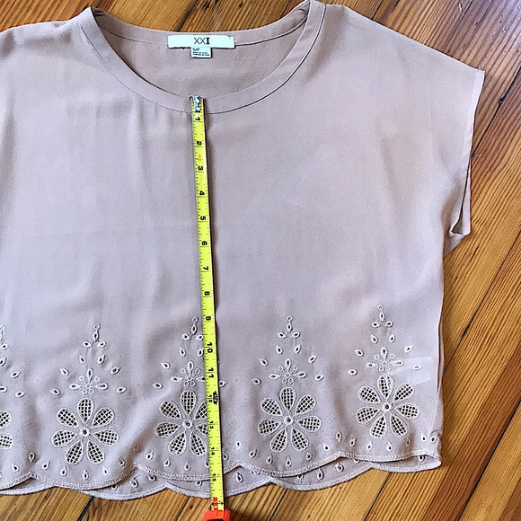 Forever 21 Cute Scalloped Crop Top ✿ - Picture 3 of 7